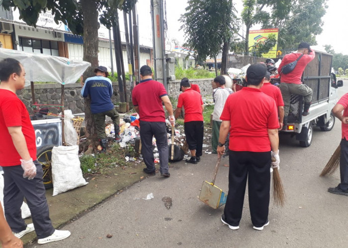 Kecamatan Karangtengah Cianjur Terus Sosialisasikan Buang Sampah Tepat Waktu dan Dipilah ke Masyarakat