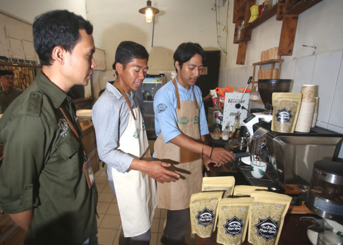  Pertamina Resmikan Cafe Kopi Kang! Program TJSL FT Bandung Group