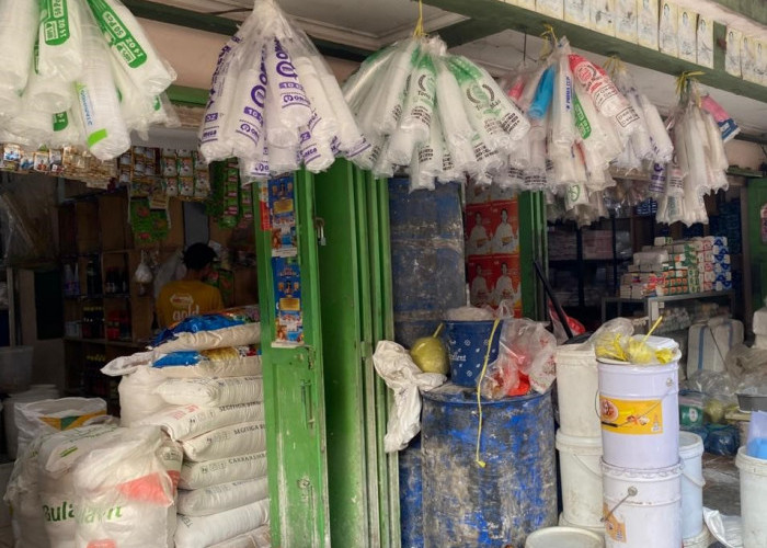 Harga Plastik di Cianjur Naik Signifikan, Daya Beli Masyarakat Menurun
