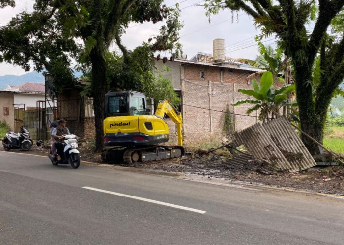 Usai Banjir Besar, Pemkab Cianjur Lakukan Normalisasi Drainase di Cibeber