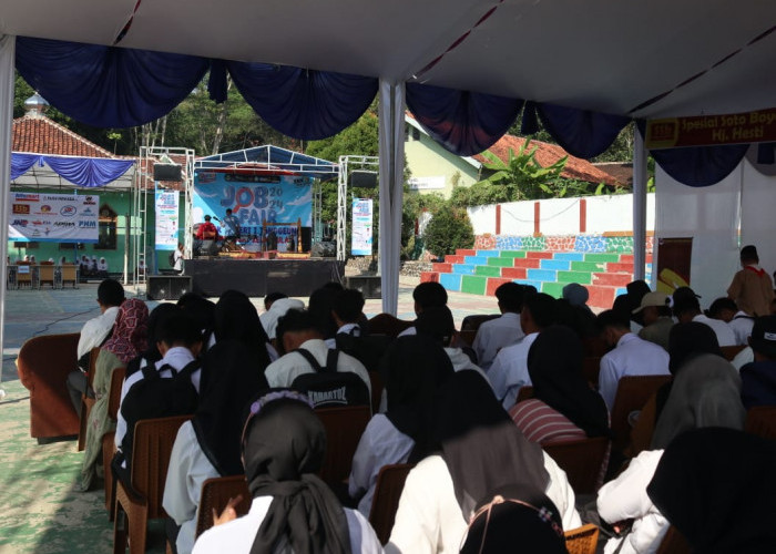 Ratusan Alumni Ramaikan Job Fair SMKN 1 Tanggeung Cianjur