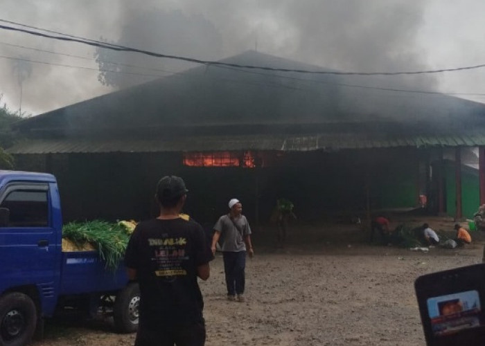 Gudang Sayuran di STA Cigombong Cianjur Terbakar, Stok Siap Kirim Ikut Ludes