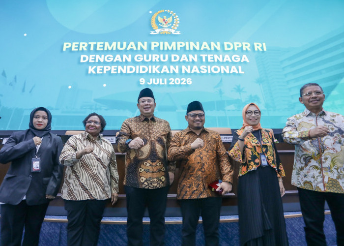 DPR Minta Penataan Guru Honorer Rampung sebelum Rekrutmen Baru