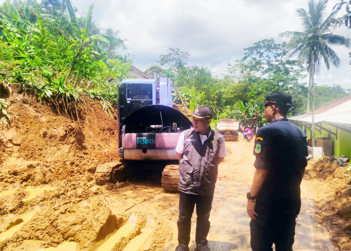 BPBD Percepat Proses Penanganan dan Pembersihan Material Tanah Longsor di Kabupaten Kuningan