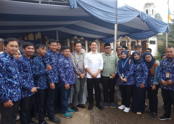 Pemkab Cianjur Serahkan Sertifikat Tanah Kas Desa Cimacan, Ini Pesan Bupati