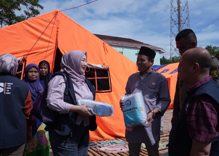 BRI Salurkan Bantuan untuk Korban Bencana Pergerakan Tanah di Bantargadung Sukabumi