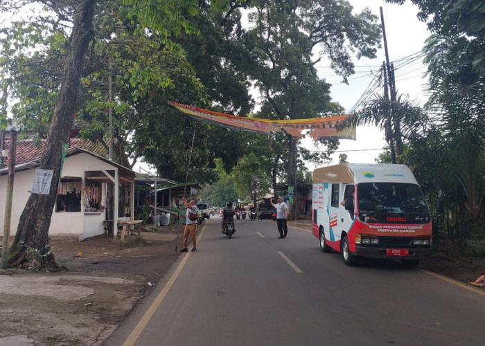 Bapenda Cianjur Tertibkan 175 Reklame di Sejumlah Titik Kecamatan