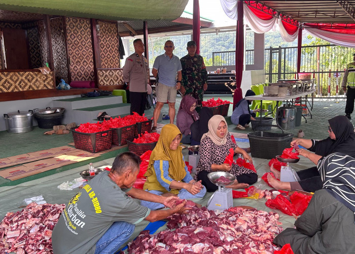 Yayasan Ar Ridho Distribusikan 500 Paket Daging Kurban kepada Masyarakat Pacet Cianjur