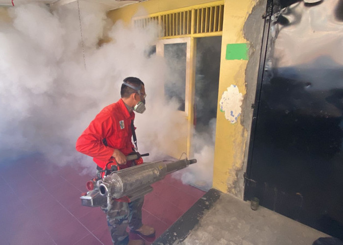 Dinkes Cianjur Lakukan Fogging di Desa Bojong Kecamatan Karangtengah