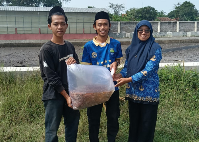 DPKHP Cianjur  Salurkan 300 Ribu  Ekor Bibit Ikan kepada Pembudidaya