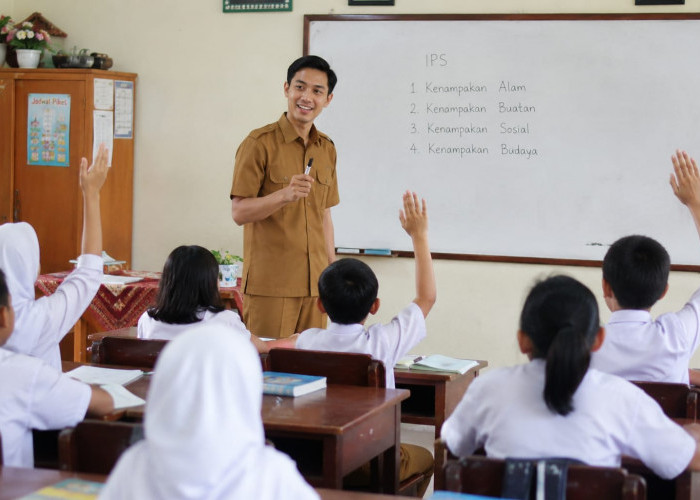 Kesejahteraan Minim, Guru Honorer Cianjur Harap Diangkat Penuh Waktu