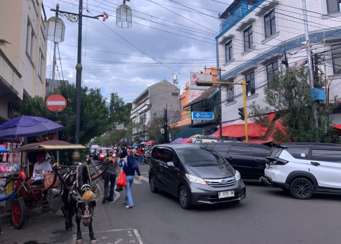 Jelang Lebaran 2026, Pusat Perbelanjaan di Cianjur Dipadati Warga 