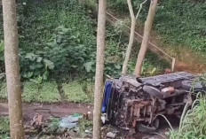 Truk Terperosok ke Jurang di Cugenang Cianjur, Sopir dan Penumpang Terluka