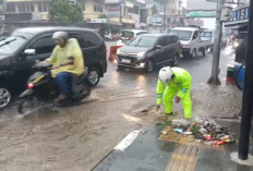 Drainase Meluap, Jalan Depan Istana Cipanas Terendam Banjir