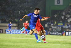 Gol Penalti Peralta Antar PERSIB Unggul Atas Cong Viettel di Babak Pertama