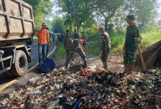 Bersihkan Kawasan Sungai, Sektor 6 Citarum Harum dan DLH Angkut Satu Ton Sampah