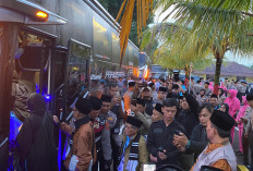 Suasana Haru Iringi Pelepasan 73 Jemaah Haji Cianjur