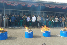 Satpol PP dan Damkar Cianjur Musnahkan Ribuan Miras 