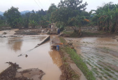 Air Sungai Meluap, Jembatan Antar Kampung di Cibeber Cianjur Terputus