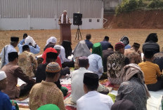 Kemarau Berkepanjangan, Ratusan Warga Waringinsari Cianjur Gelar Salat Istisqa