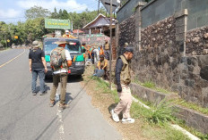 DLH Cianjur Sisir Jalur Puncak hingga Gentur, Puing dan Sampah Dibersihkan
