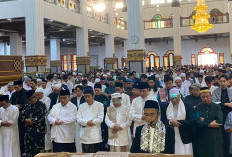Ribuan Jamaah Salat Idulfitri di Masjid Agung Cianjur, Bupati Tekankan Ukhuwah dan Kepedulian Sosial