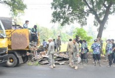 Pemkab Cianjur Bongkar Kios dan Bangunan Liar di Sepanjang Jalan Raya Bandung