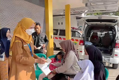 Waspada Abu Vulkanik, Puskesmas Sukanagalih Cianjur Edukasi Warga dan Bagikan Masker
