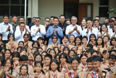 Dukung Ekskul E-Sport di Sekolah, Wapres RI dan Wagub Jabar Sambangi SMP Santa Yusuf Bandung