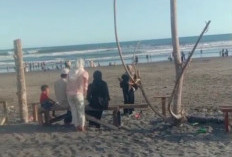 Ribuan Pengunjung Padati Pantai Apra Cianjur Selatan, Didominasi Wisatawan Lokal
