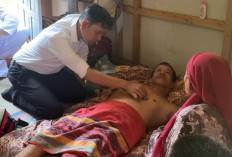 Bupati Cianjur Jenguk Lansia Penderita Stroke di Agrabinta, Istri Menangis Terharu 