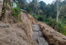 Setelah Terputus Berbulan-bulan, Jalan Cibanteng-Kubang Cianjur Mulai Diperbaiki