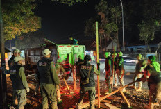 Satpol PP Tertibkan Puluhan Kios Liar di Jalur Cianjur - Bandung yang Diduga Jadi Tempat Pesta Miras