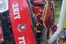 Mobil Damkar Terguling di Sukanagara Cianjur, Dua Petugas Terluka