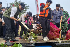 Polres Cianjur, Pemkab dan  Pandawara Group Gotong Royong Bersihkan Waduk Jangari