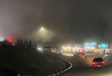 Kabut Tebal Selimuti Jalur Puncak, Pengendara Diminta Ekstra Hati-Hati 