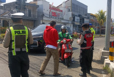 Antisipasi Dampak Abu Anak Krakatau, Polres Cianjur Bagikan 2.000 Masker