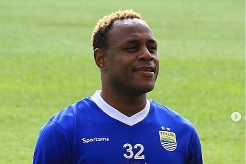 Victor Igbonefo Kembali ke Persib