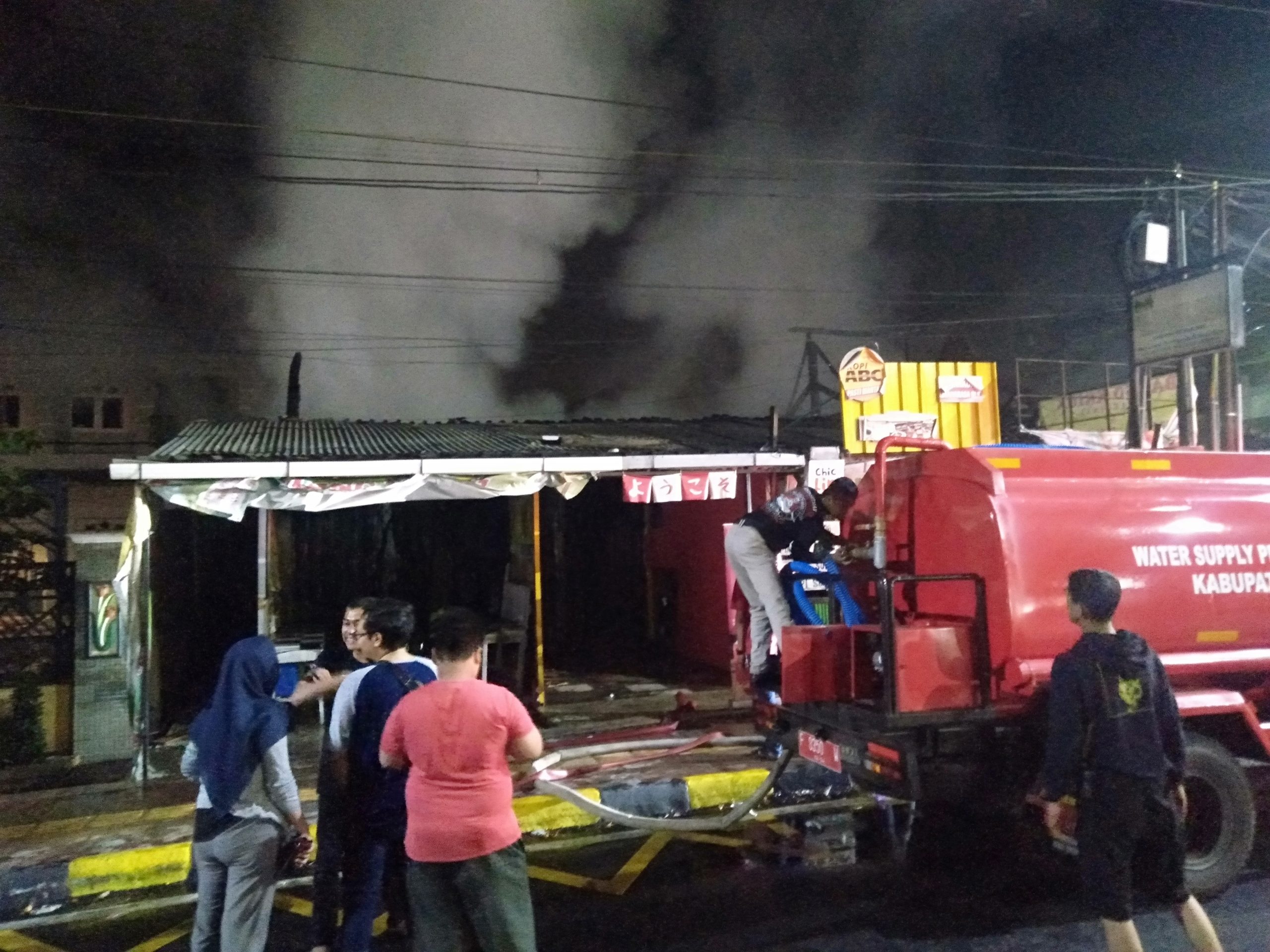 Malam Minggu, Kebakaran Hanguskan Rumah Makan dan Toko di Cianjur