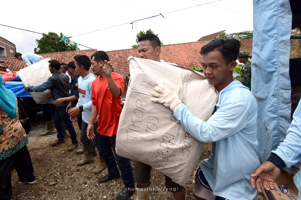 DWP Jabar Serahkan Bantuan untuk Warga Terdampak Banjir