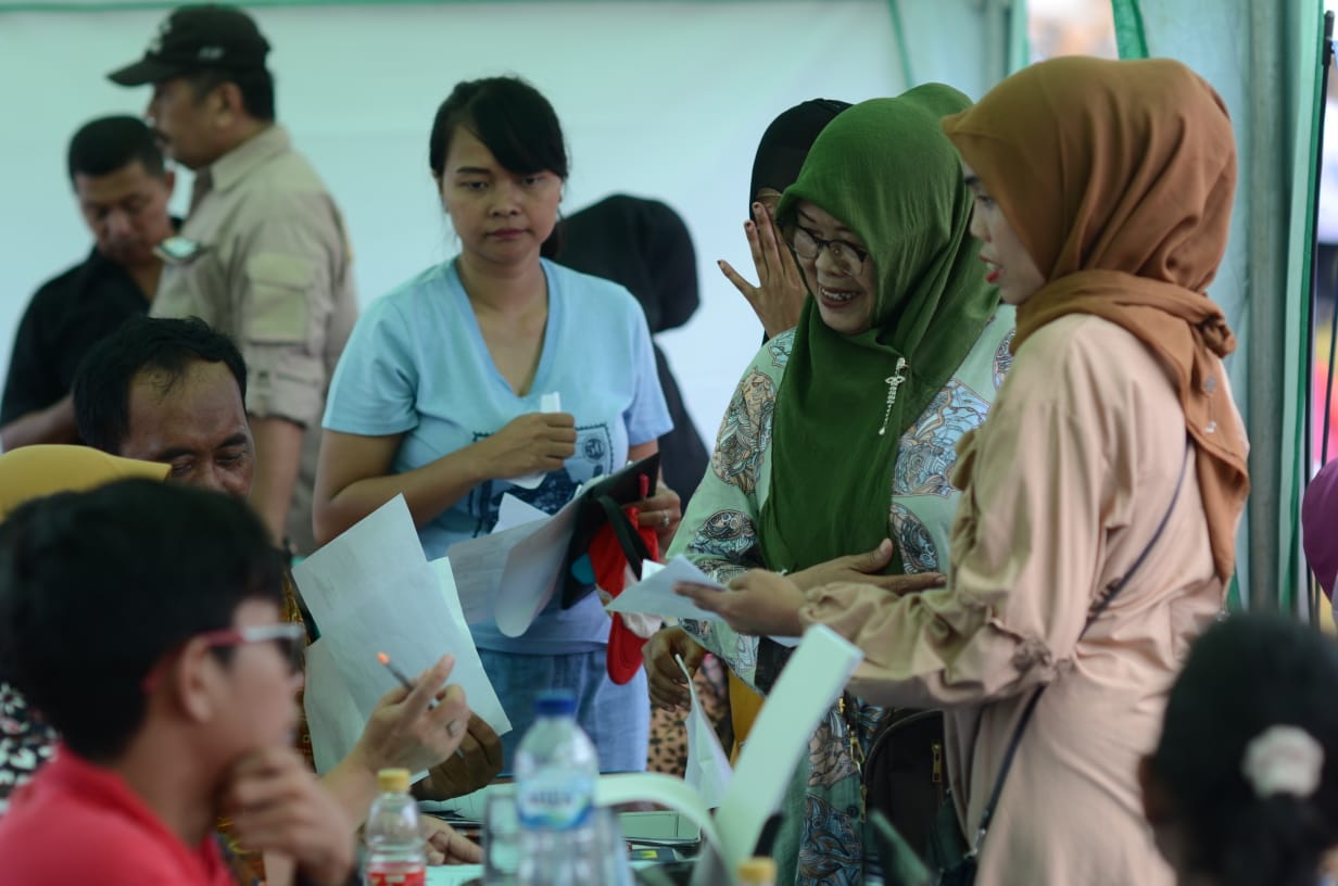 Urus Dokumen Kependudukan di CNL, Warga Haurwangi: Alhamdulillah