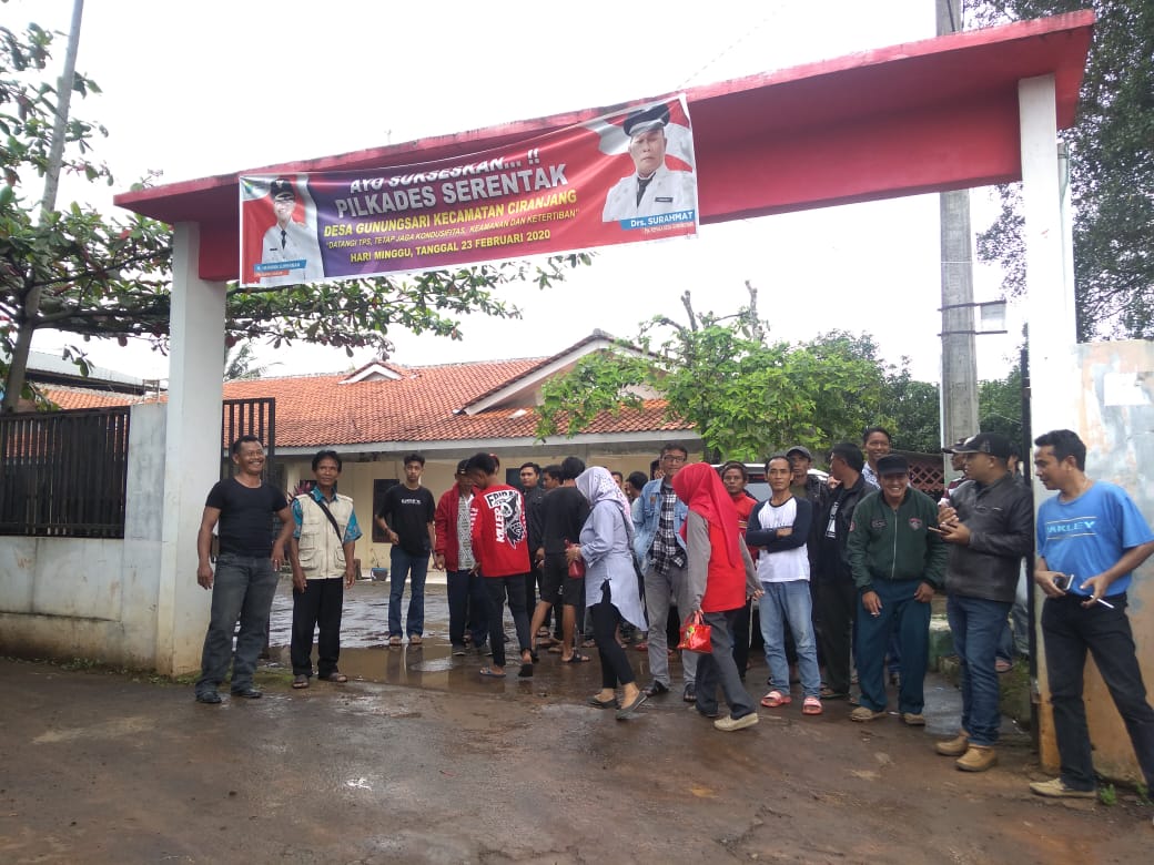 Puluhan Pendukung Calon Kades Geruduk Kantor Desa Gunungsari Ciranjang Cianjur
