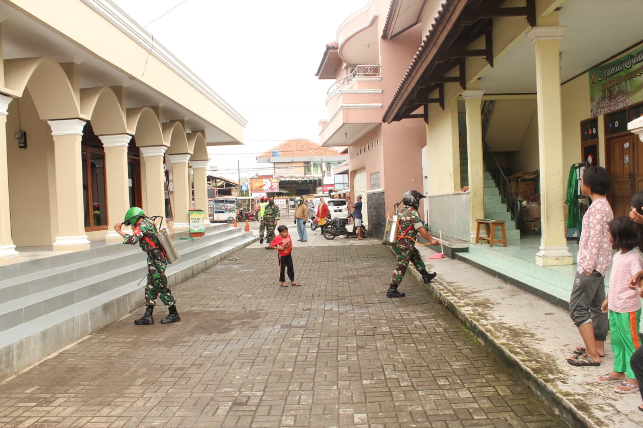 Kerahkan Personel Semprot Disinfektan, Kodim 0608/Cianjur Bikin Ruang Sterilisasi