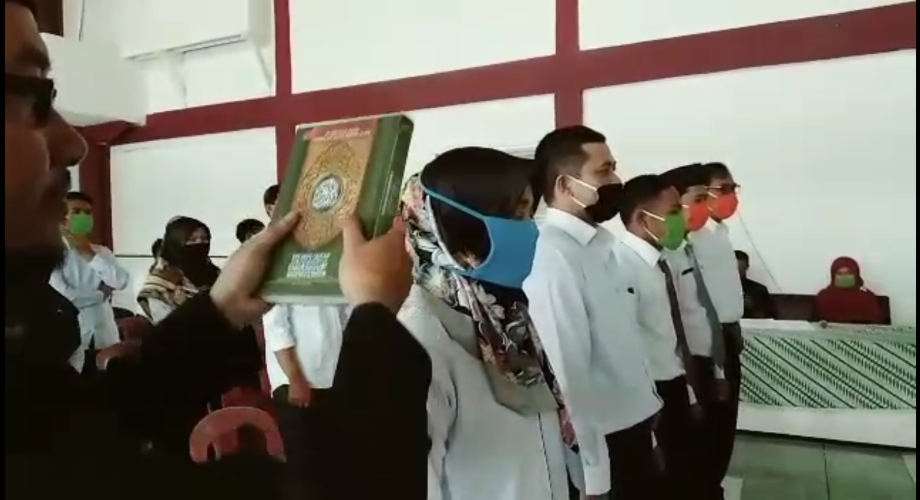 Cek Suhu Tubuh dan Masker, Warnai Pelantikan PPS di Cianjur