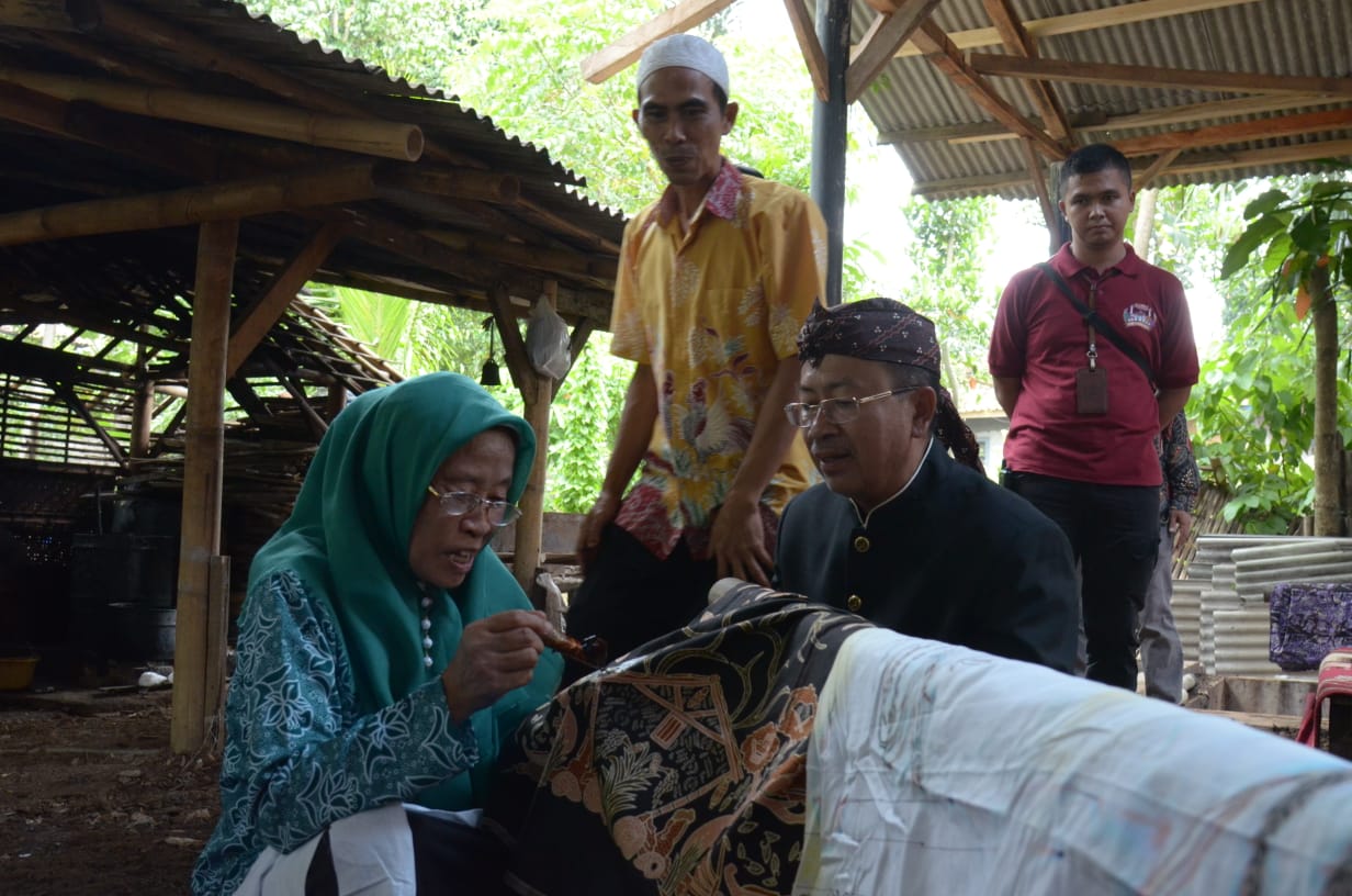 Bangga Produk Lokal, Herman Imbau Masyarakat Gunakan Batik Khas Cianjur