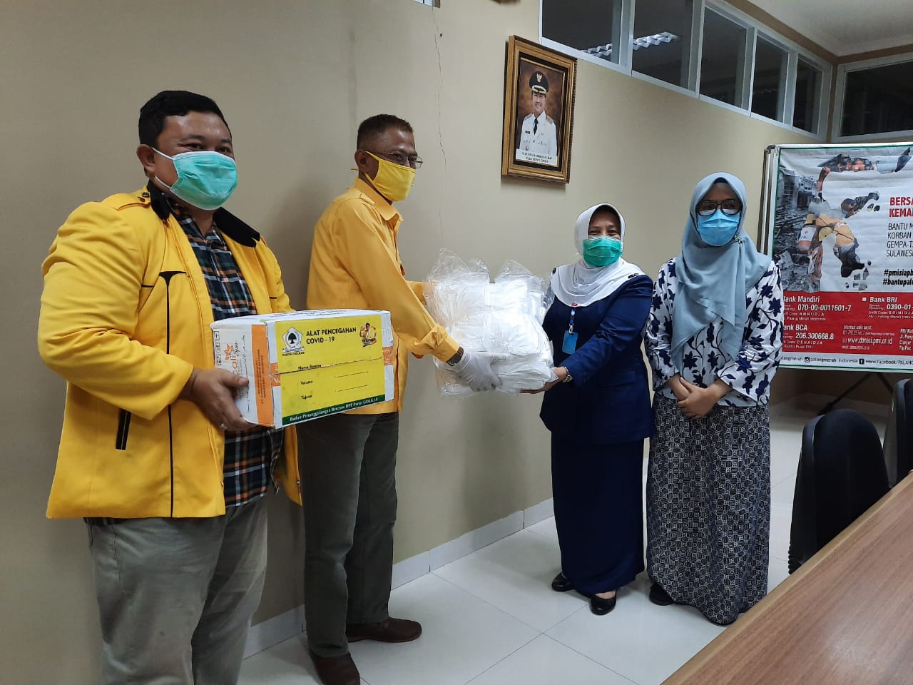 Golkar Serahkan Bantuan APD untuk Tenaga Medis RSUD Sayang Cianjur