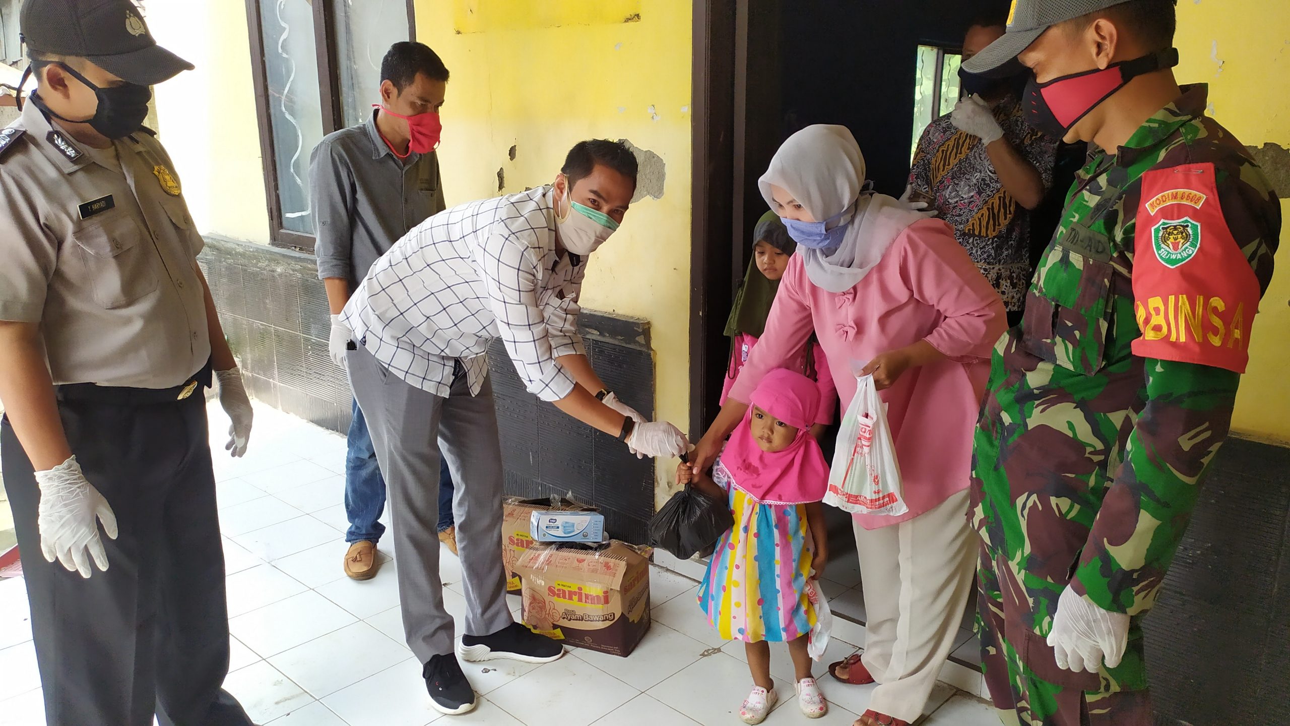 Anggota Fraksi Gerindra Bagikan Sembako dan Santunan di Cijati Cianjur