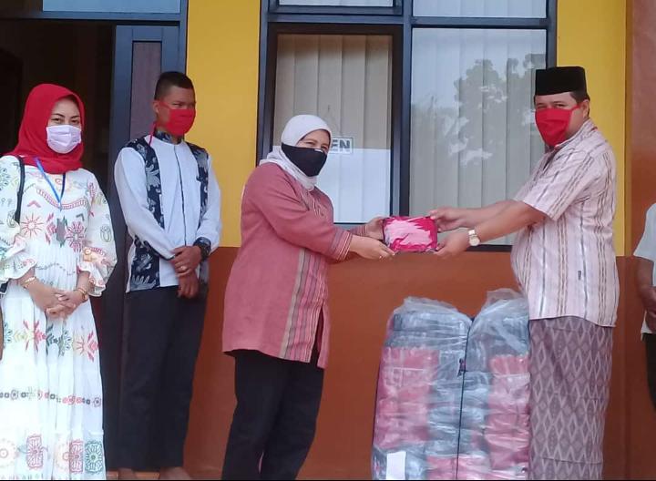 PDIP Cianjur dapat Bantuan 6.500 Masker dari Diah Pitaloka
