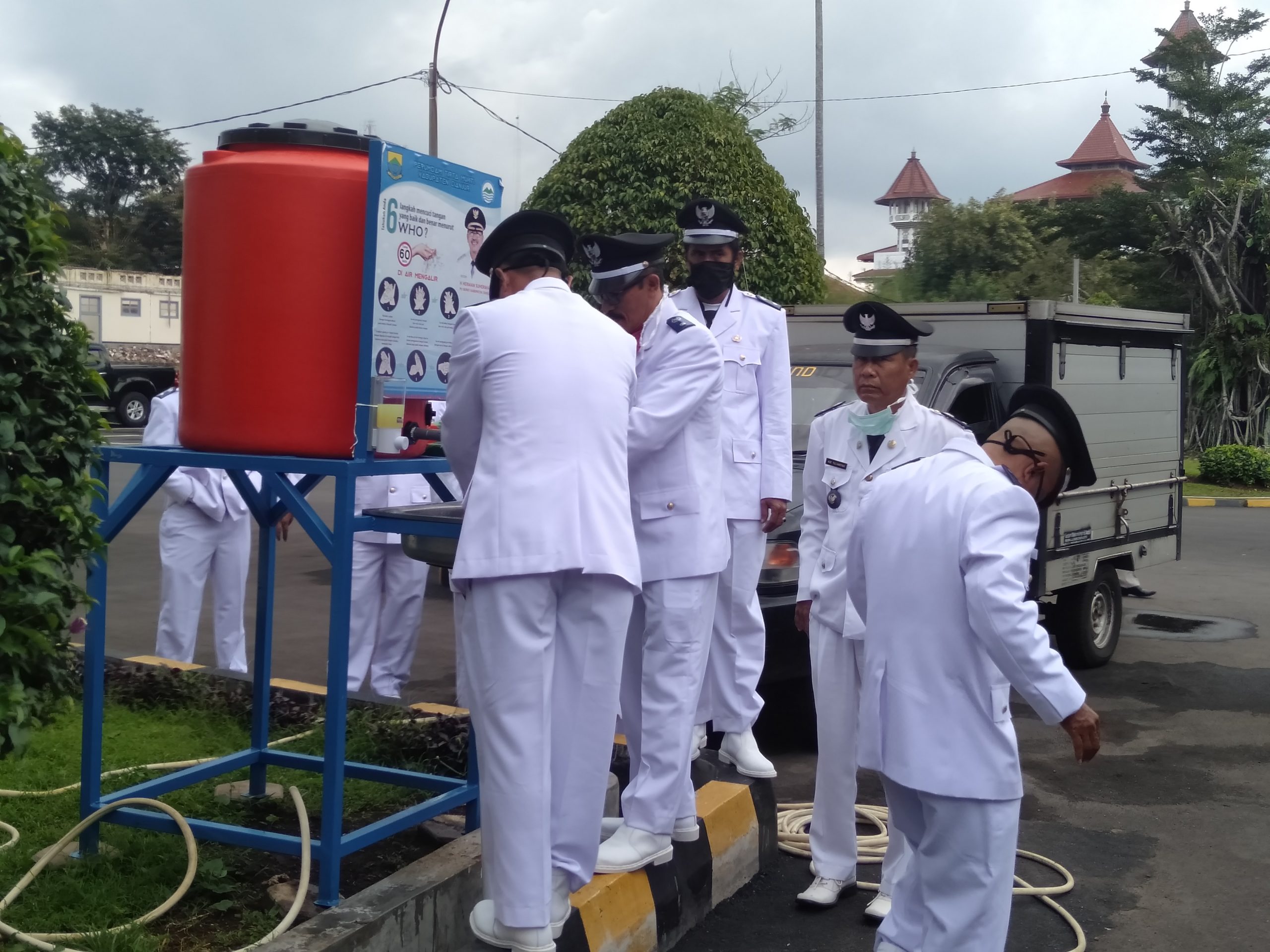 Pandemi Korona, Plt Bupati Cianjur Lantik Kades di Pendopo