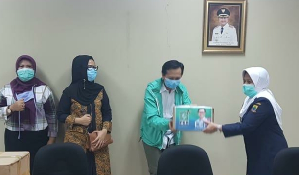 Bantu APD untuk Tenaga Medis, Kang Lepi: Kita Gotong Royong Lewati Masa Sulit Ini